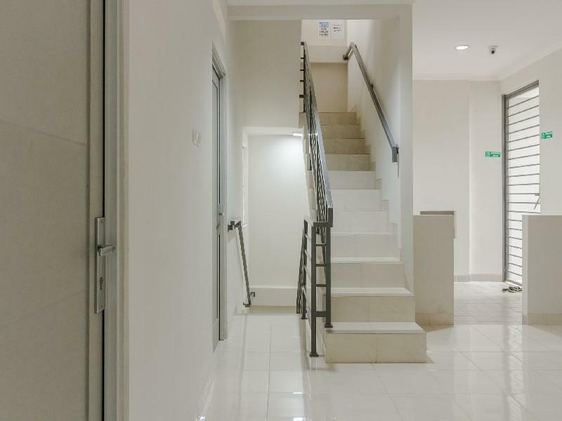 Hotel Reddoorz @ Cipete Raya Giacarta Esterno foto