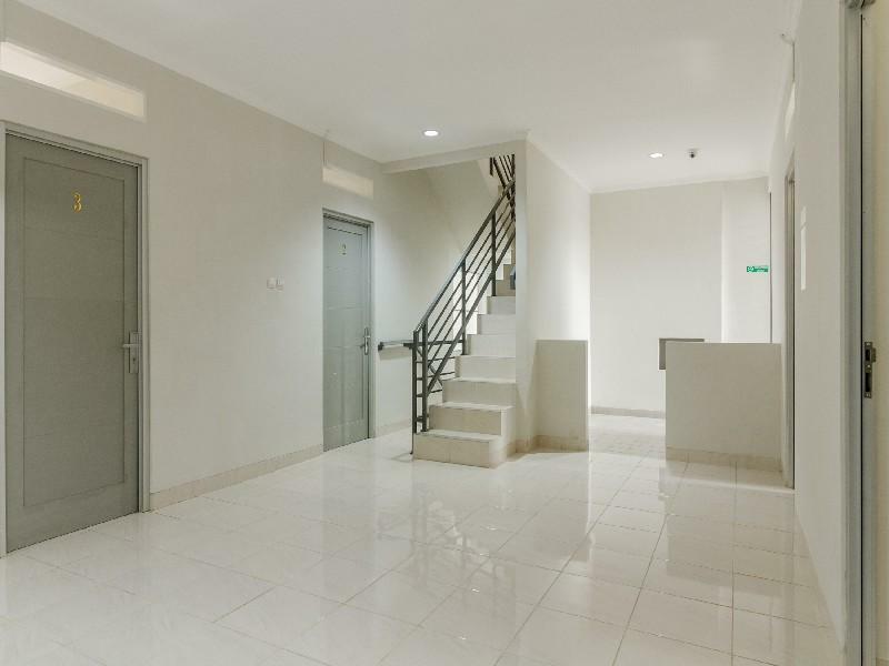 Hotel Reddoorz @ Cipete Raya Giacarta Esterno foto
