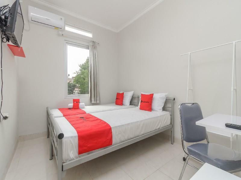 Hotel Reddoorz @ Cipete Raya Giacarta Esterno foto