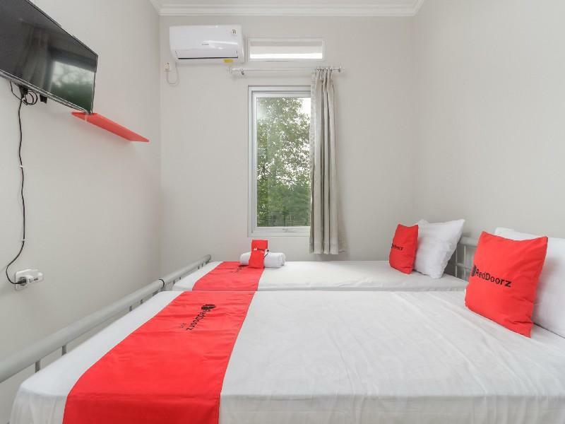 Hotel Reddoorz @ Cipete Raya Giacarta Esterno foto